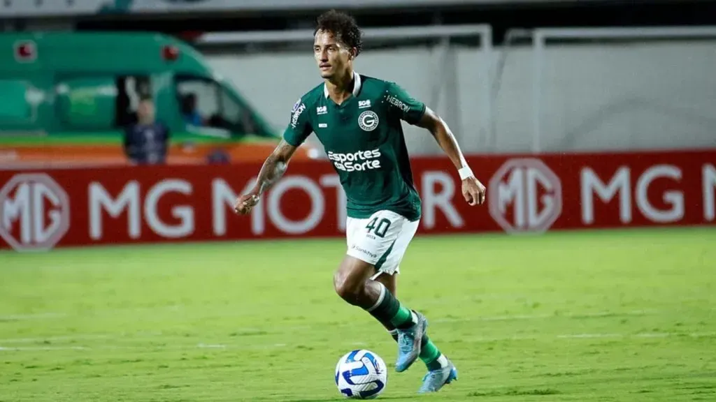 Morelli foi destaque com a camisa do Goiás (Foto: Rosiron Rodrigues / Goiás E.C / Divulgação)