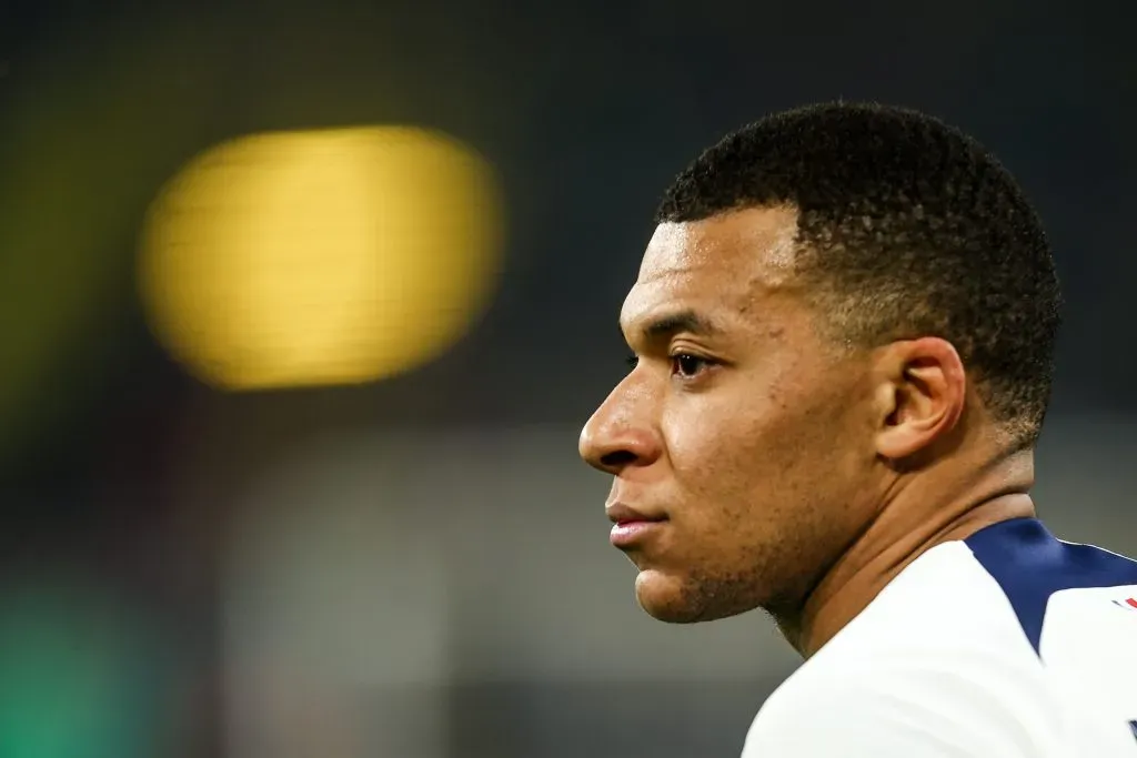 Mbappé em ação pelo PSG (Photo by Leon Kuegeler/Getty Images)