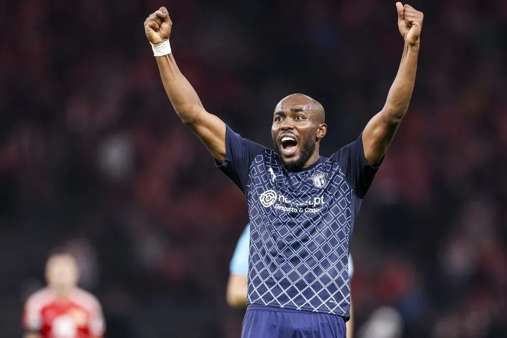 Volante recebe oferta do CRF. (Photo by Maja Hitij/Getty Images)