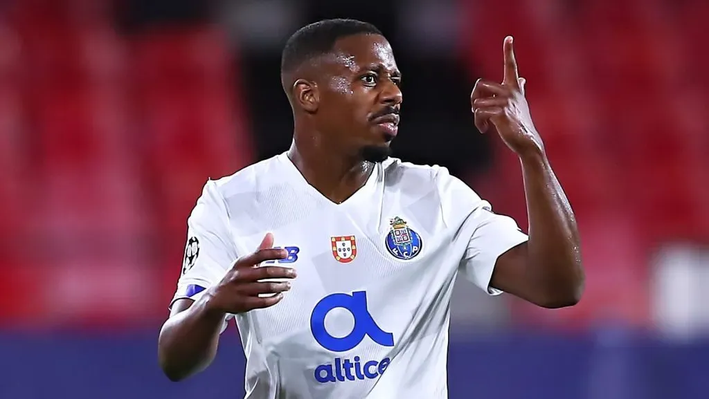Wilson Manafa chegou a ser anunciado como reforço do Botafogo (Foto: Fran Santiago/Getty Images)