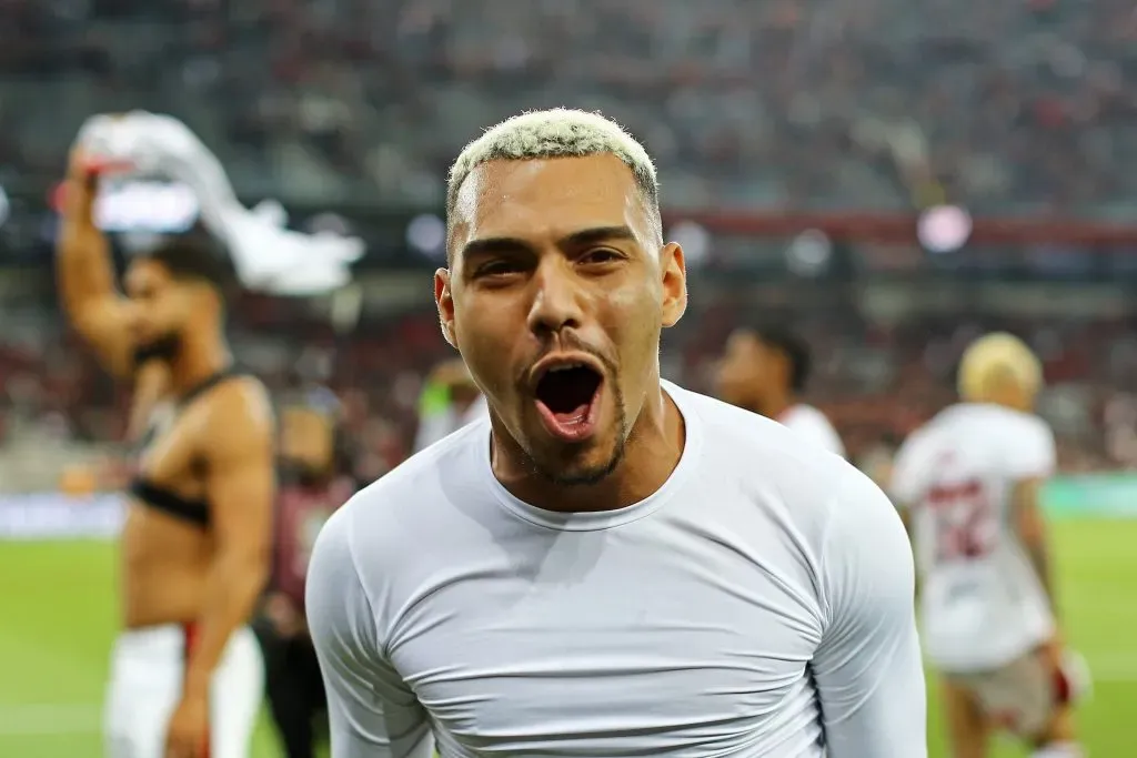 Lateral em ação diante do Athletico (Photo by Heuler Andrey/Getty Images)