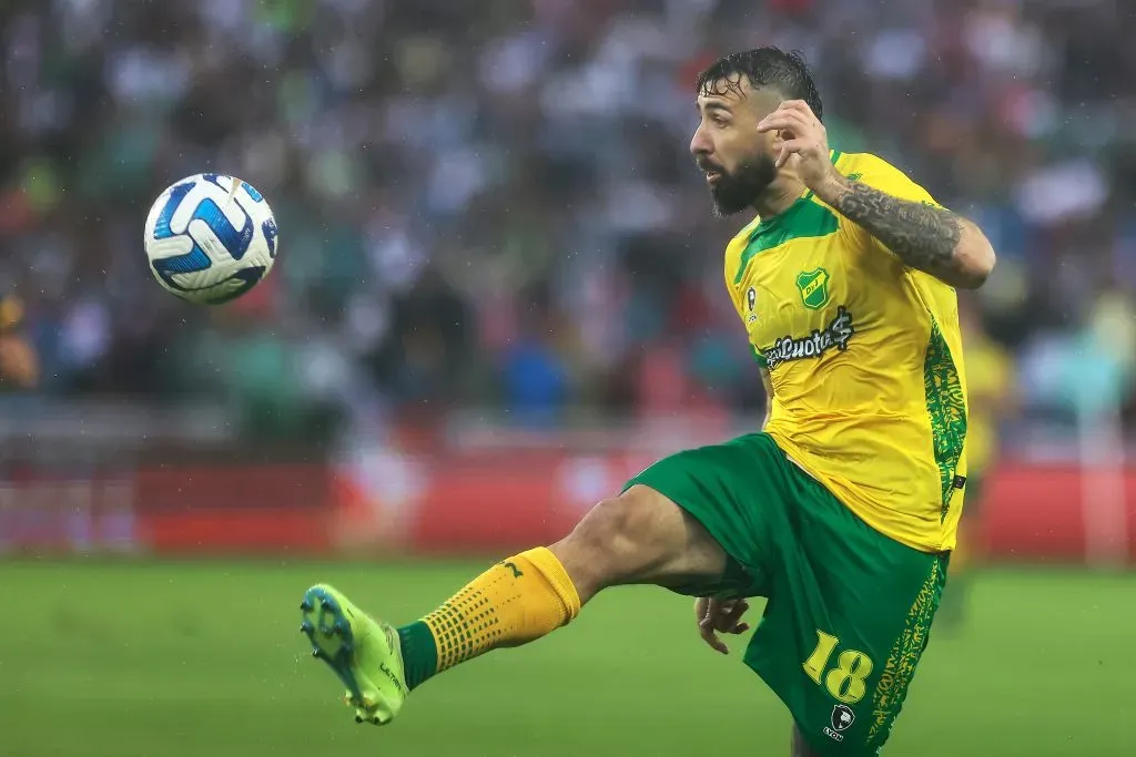 Pratto em ação pelo Defensa. (Photo by Franklin Jacome/Getty Images)