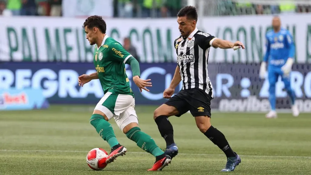 Com mais um gol de Raphael Veiga no ano, Palmeiras venceu o Santos (Foto: Cesar Greco/Palmeiras/Divulgação)