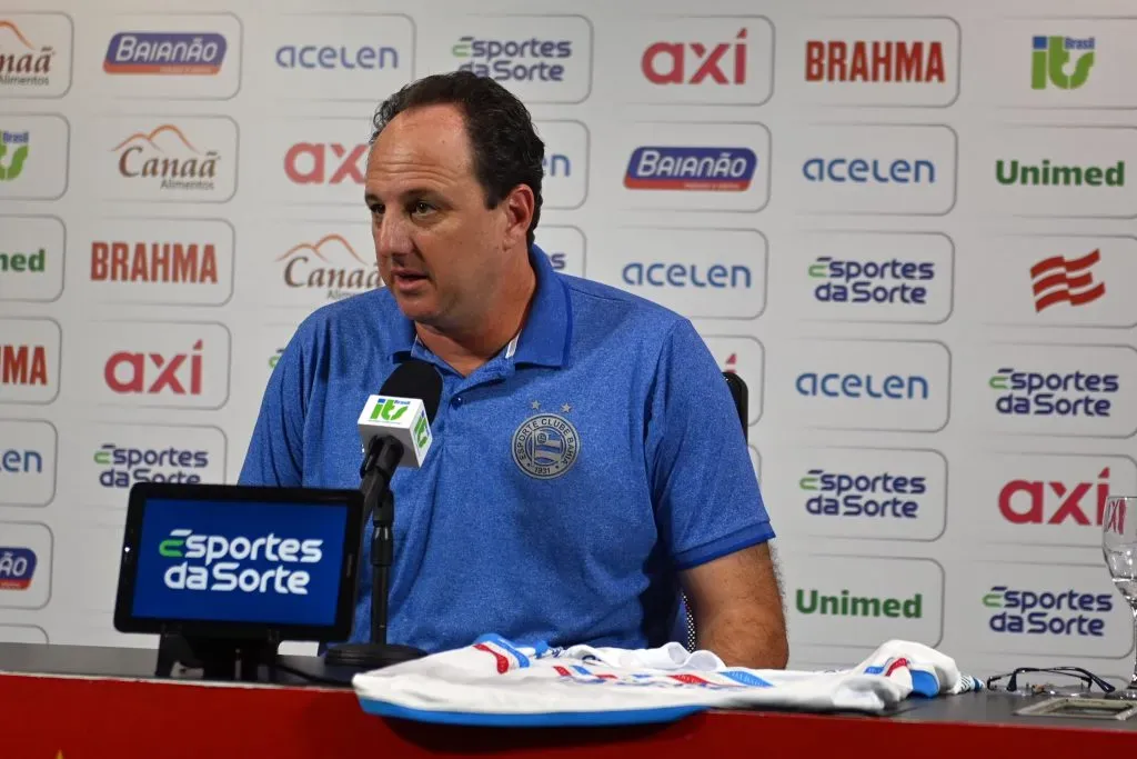 Ceni espera por um camisa 9. Foto: Walmir Cirne/AGIF