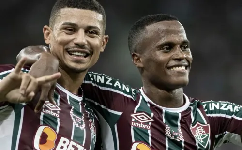 RJ – Rio de Janeiro – 06/04/2022 – COPA SUL-AMERICANA 2022, FLUMINENSE X ORIENTE PETROLERO – Jhon Arias jogador do Fluminense comemora seu gol com Andre jogador da sua equipe durante partida contra o Oriente Petrolero no estadio Maracana pelo campeonato Copa Sul-Americana 2022. Foto: Jorge Rodrigues/AGIF