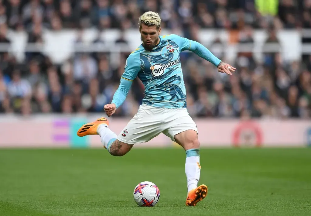 Lyanco em ação pelo Southampton. (Photo by Stu Forster/Getty Images)