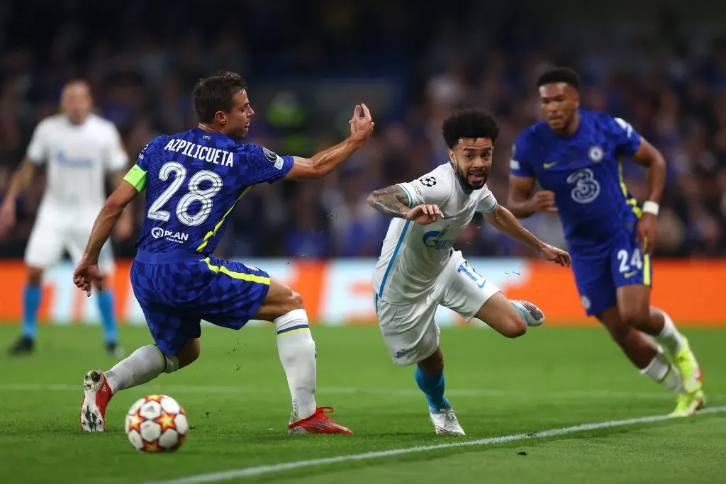 Claudinho em ação contra o Chelsea. (Photo by Clive Rose/Getty Images)