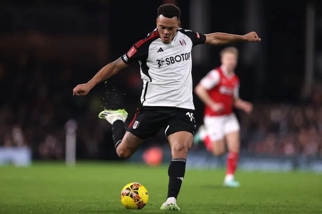 Rodrigo Muniz em ação pelo Fulham. (Photo by Ryan Pierse/Getty Images)