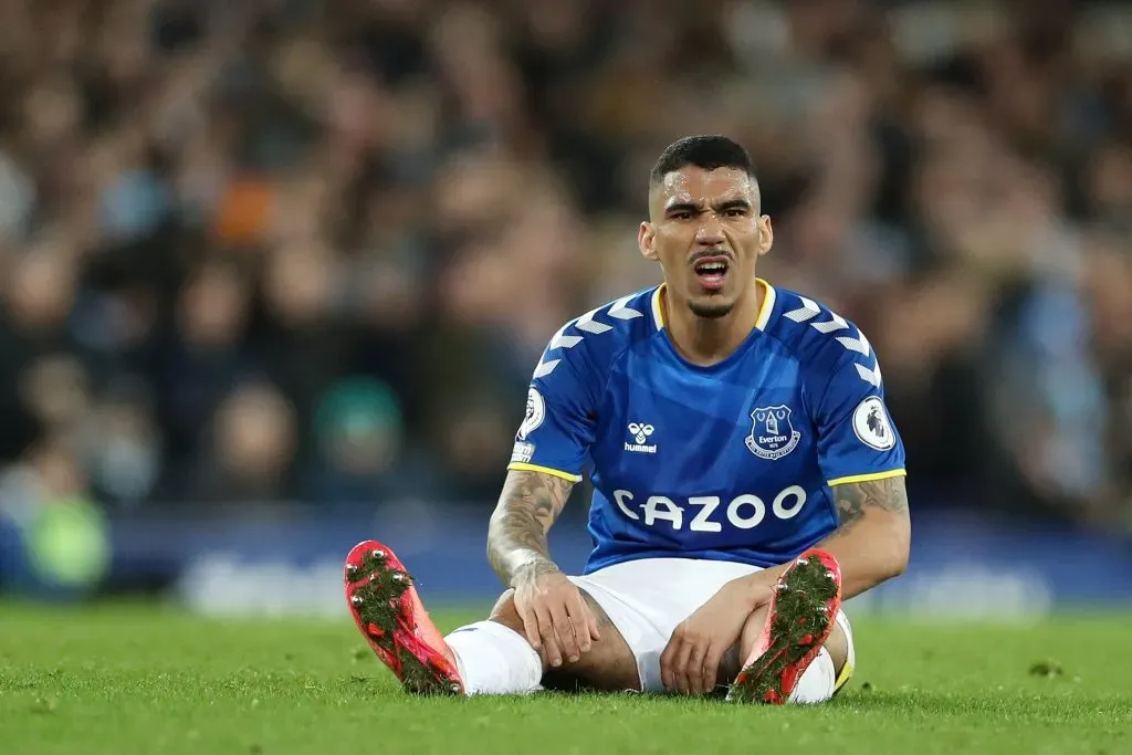 Allan em ação pelo Everton (Photo by Lewis Storey/Getty Images)