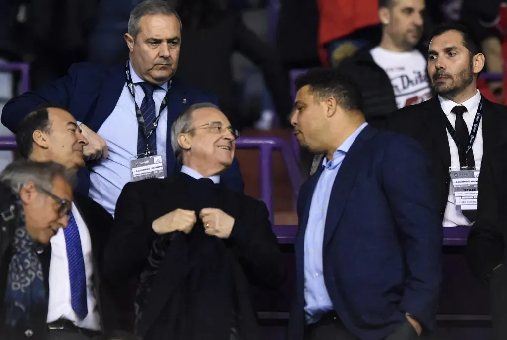 Florentino ao lado de Ronaldo (Photo by Denis Doyle/Getty Images)