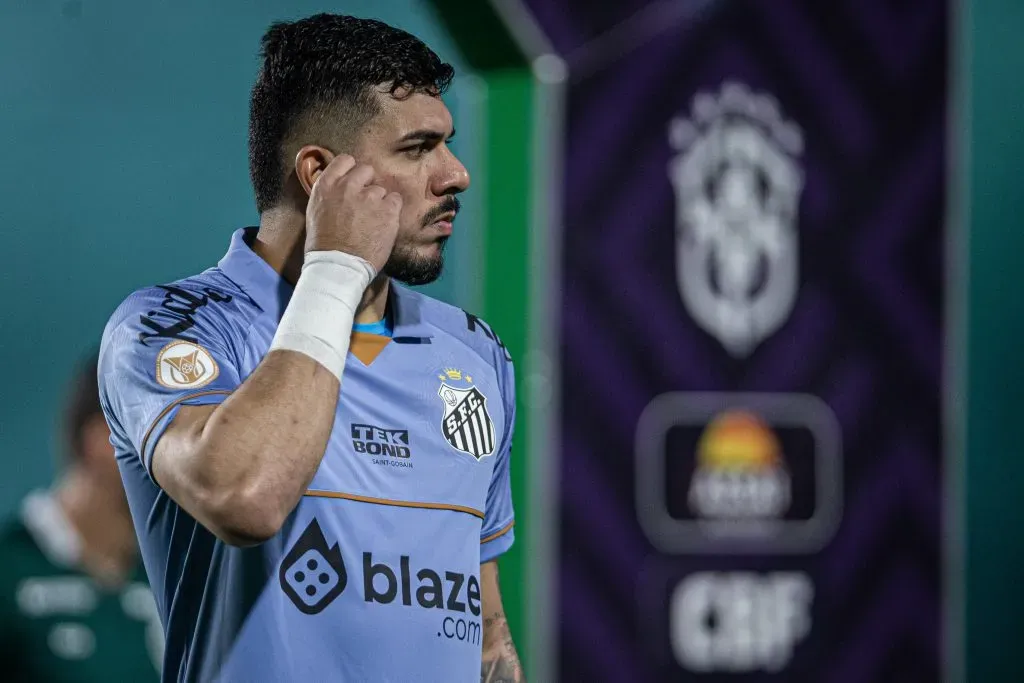 GO – GOIANIA – 09/11/2023 – BRASILEIRO A 2023, GOIAS X SANTOS – Joao Paulo goleiro do Santos durante partida contra o Goias no estadio Serrinha pelo campeonato Brasileiro A 2023. Foto: Isabela Azine/AGIF