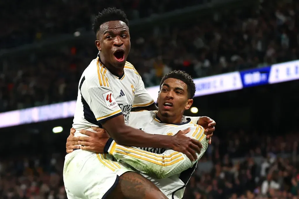 Bellingham comemora gol com Vinícius Júnior no Real Madrid. Foto: Florencia Tan Jun/Getty Images