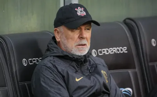 Mano Menezes, técnico do Corinthians (Photo by Pedro H. Tesch/Getty Images)