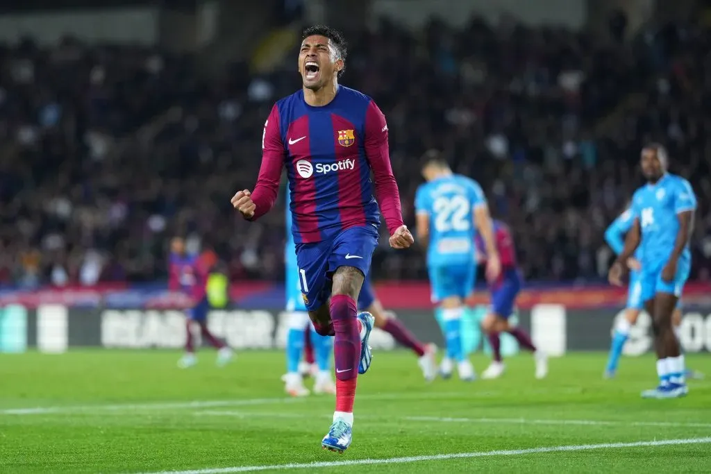 Raphinha em ação pelo Barça. (Photo by Alex Caparros/Getty Images)