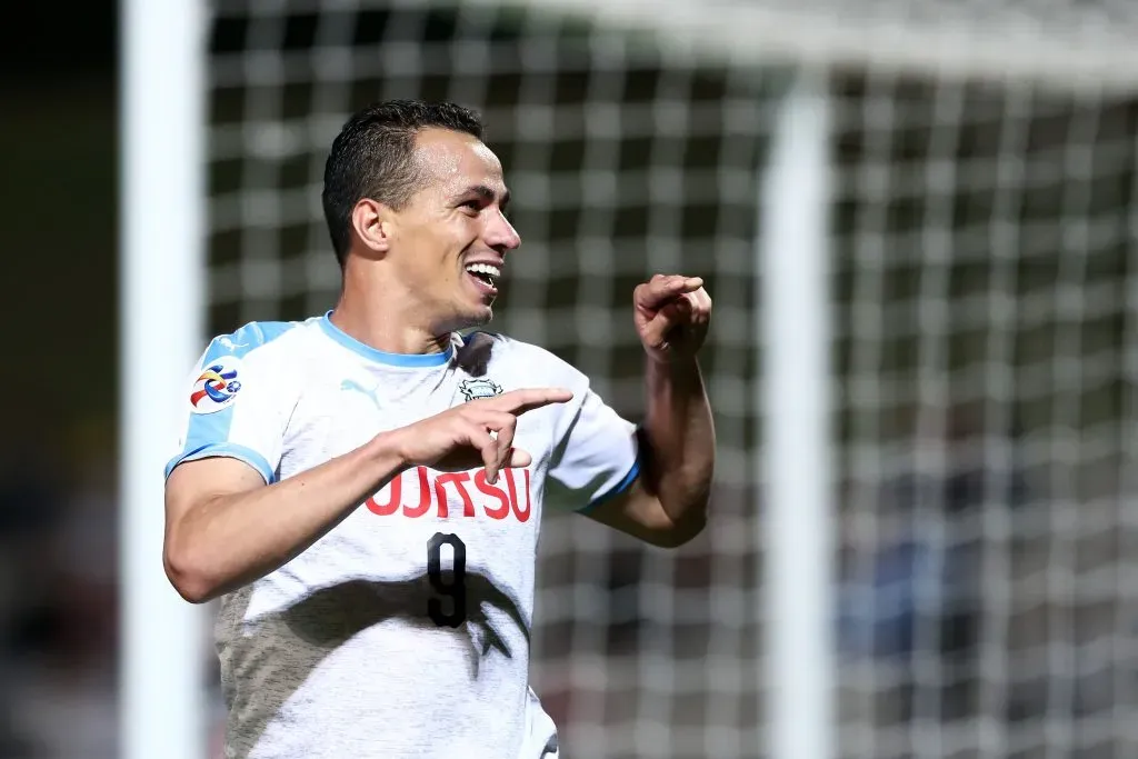 Leandro Damião celebrando gol pelo Kawasaki Frontale. (Photo by Matt King/Getty Images)