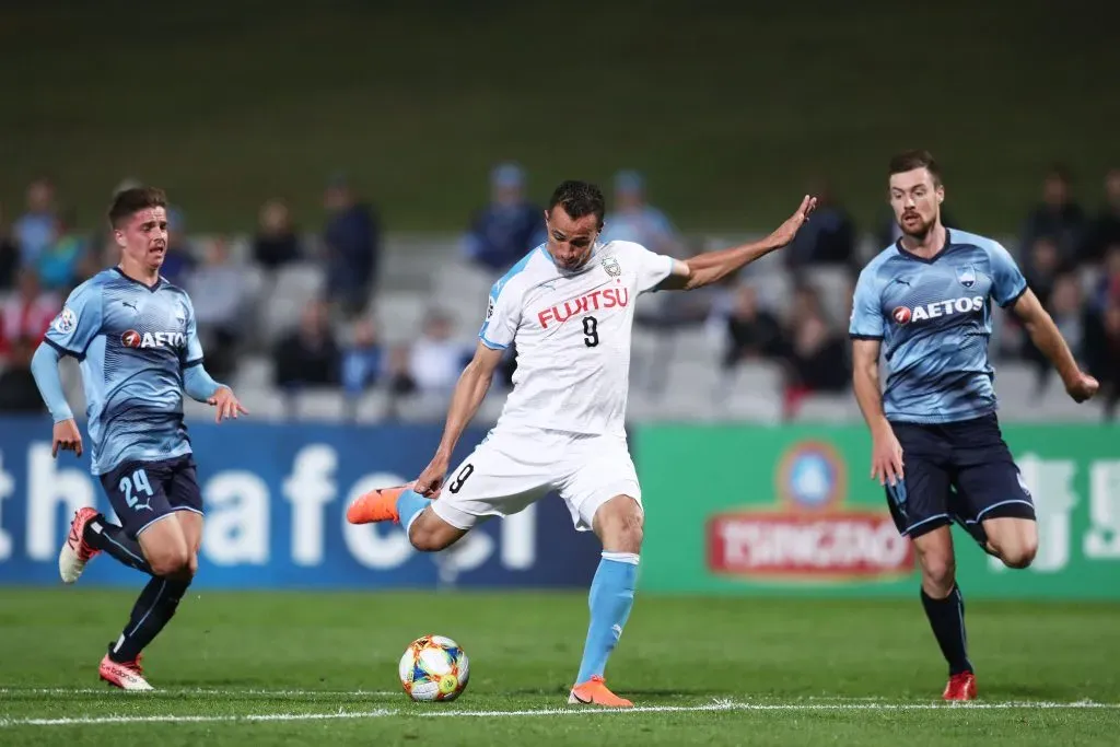 Leandro Damião em ação pelo Kawasaki Frontale. (Photo by Matt King/Getty Images)