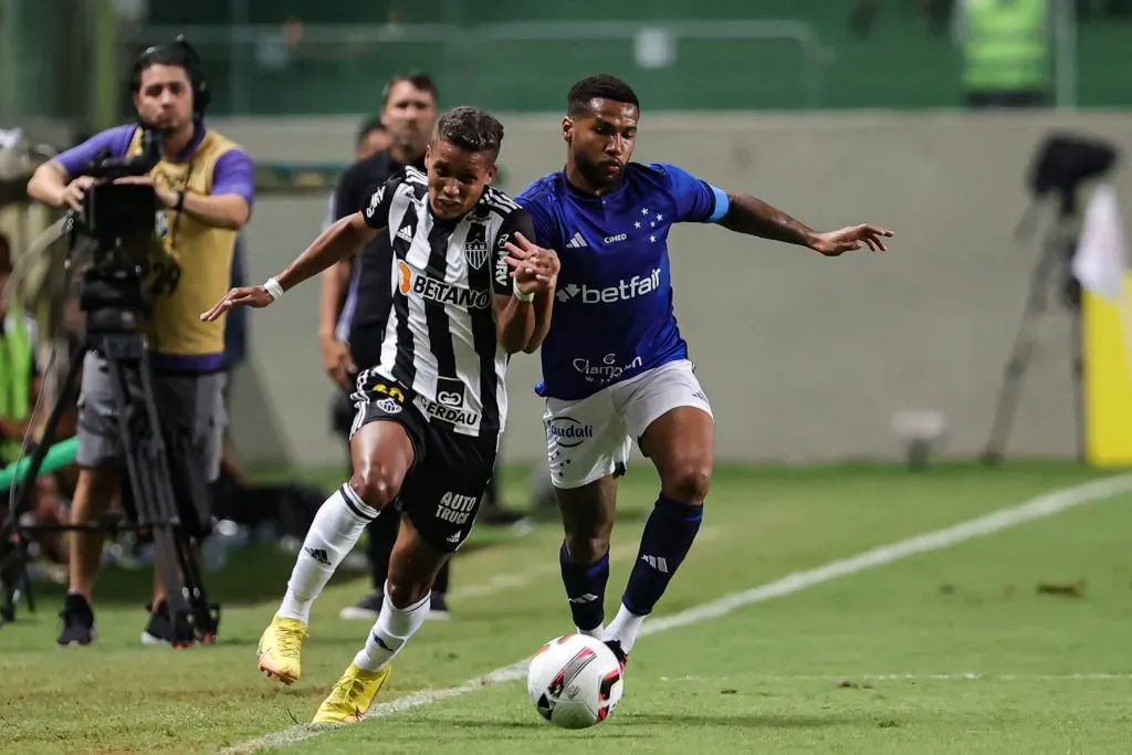 Pedrinho em ação contra o Cruzeiro. Foto: Gilson Junio/AGIF
