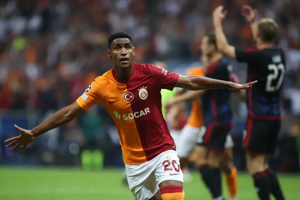 Atacante em ação pelo Galatasaray (Photo by Ahmad Mora/Getty Images)