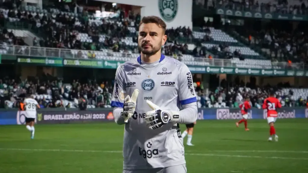 Gabriel está afastado do elenco do Coritiba (Foto: Coritiba/Arquivo/Divulgação)