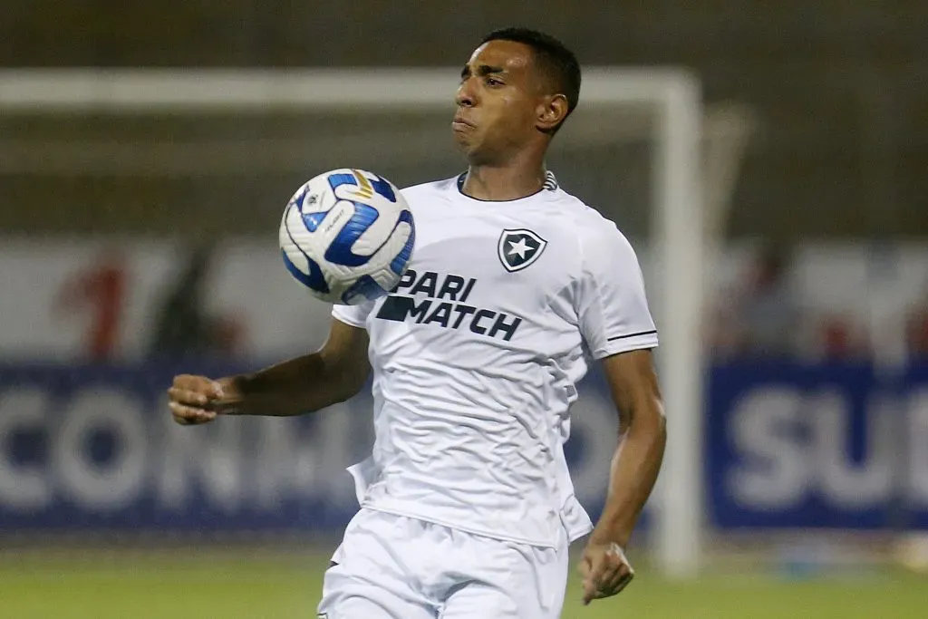 Victor Sá virou alvo do futebol russo (Foto: Vitor Silva/Botafogo/Divulgação)