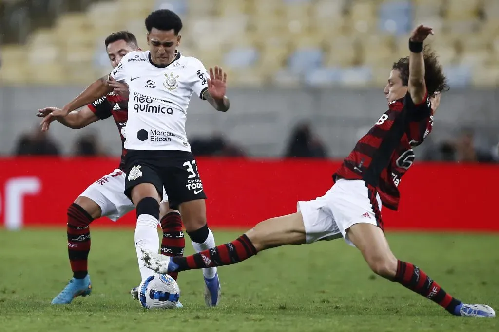 Du Queiroz em ação contra o Flamengo. (Photo by Wagner Meier/Getty Images)