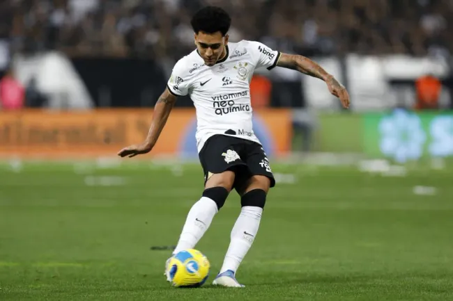 Du Queiroz of Corinthians  (Photo by Ricardo Moreira/Getty Images)