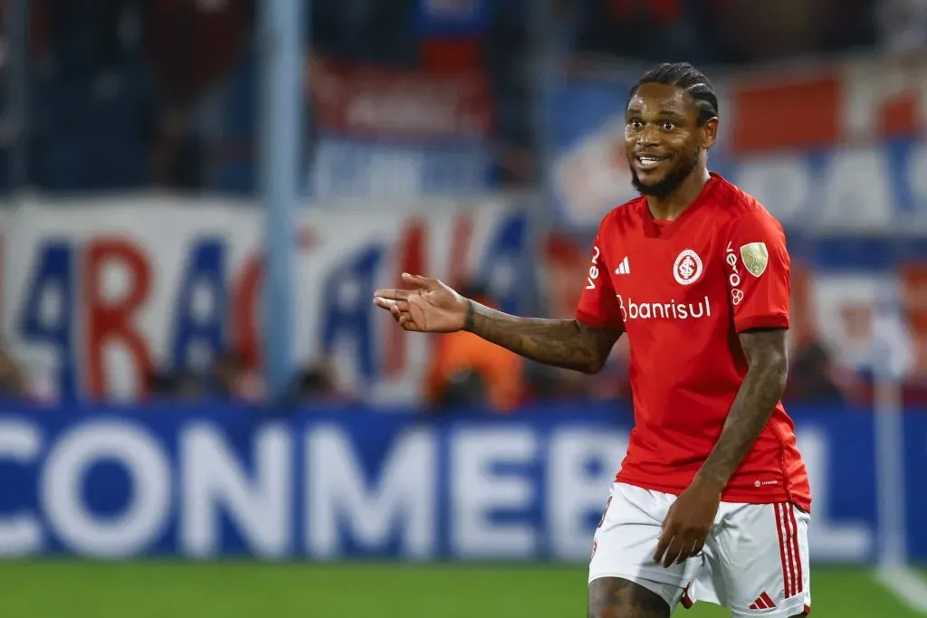 Luiz Adriano pelo Internacional. (Photo by Ernesto Ryan/Getty Images)