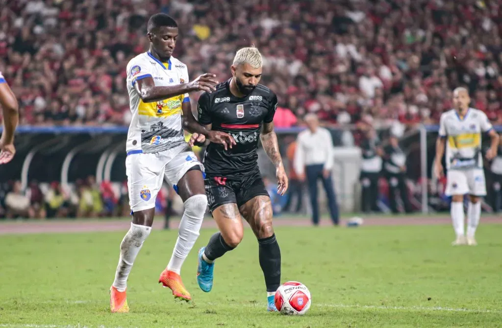 Gabigol contra o Sampaio Corrêa. Foto: Fernando Torres/AGIF