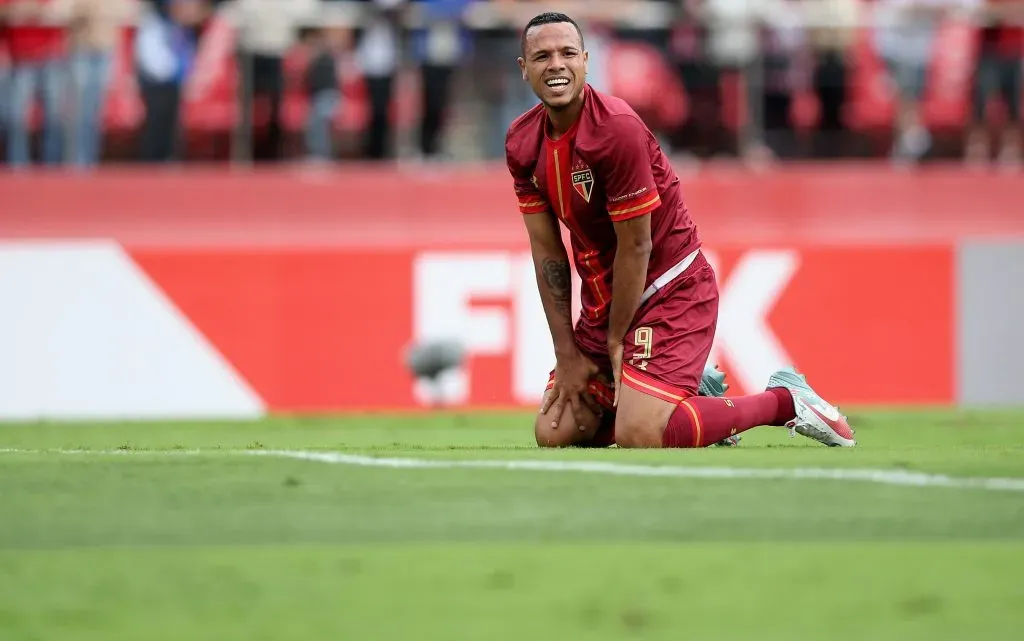 Luis Fabiano of Sao Paulo .  (Photo by Friedemann Vogel/Getty Images)