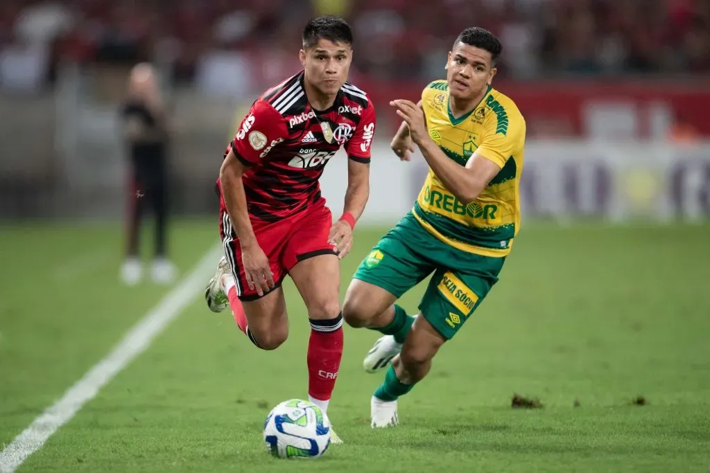 Lateral no duelo diante do Flamengo. Foto: Gil Gomes/AGIF