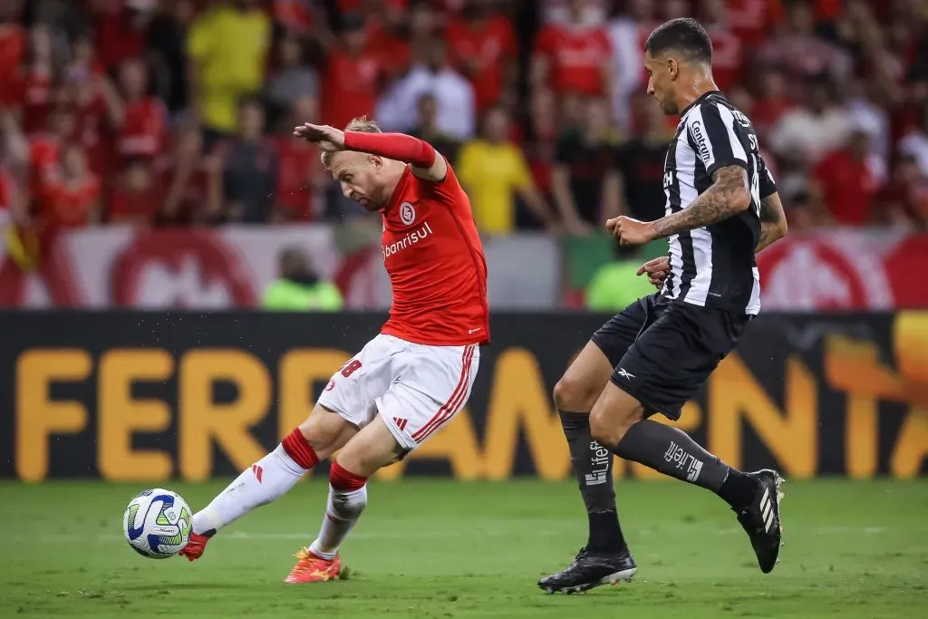 Pedro Henrique contra o Botafogo. (Photo by Pedro H. Tesch/Getty Images)