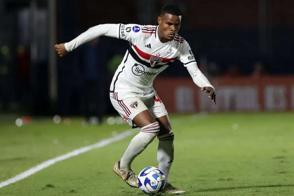 Wellington em ação pelo São Paulo. (Photo by Daniel Jayo/Getty Images)