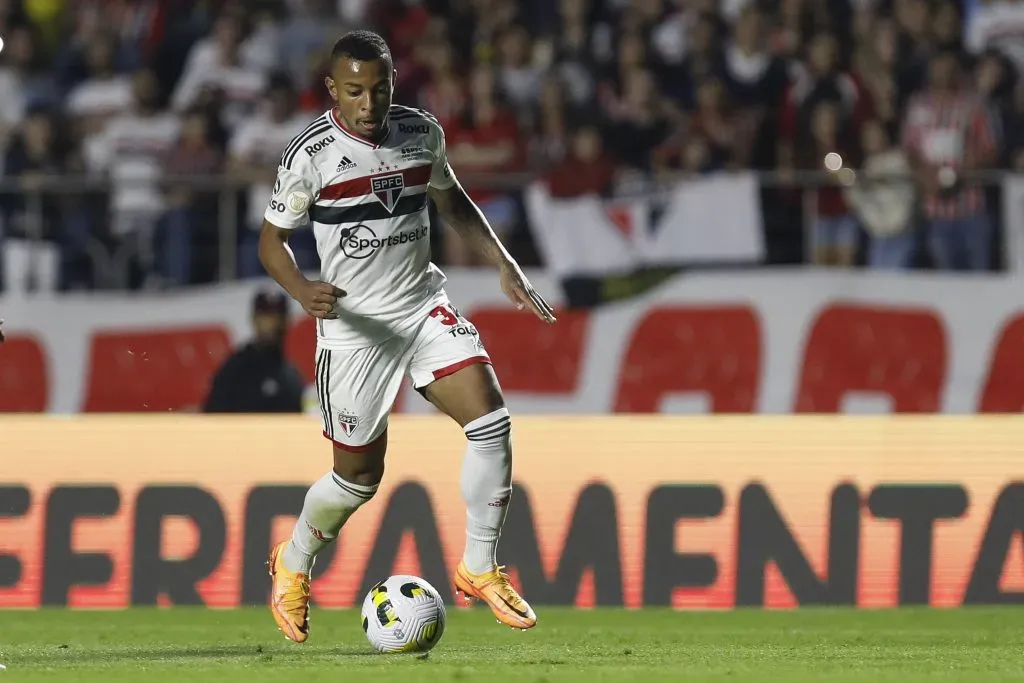 Wellington em partida contra o Fluminense. (Photo by Ricardo Moreira/Getty Images)