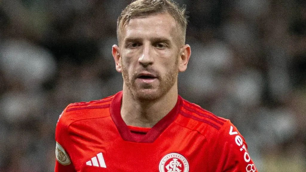 O atacante perdeu espaço com as novas contratações do Inter (Foto: Fernando Moreno/AGIF)