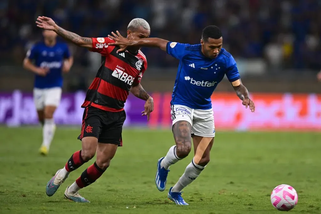 Wesley contra o Cruzeiro. (Photo by Pedro Vilela/Getty Images)