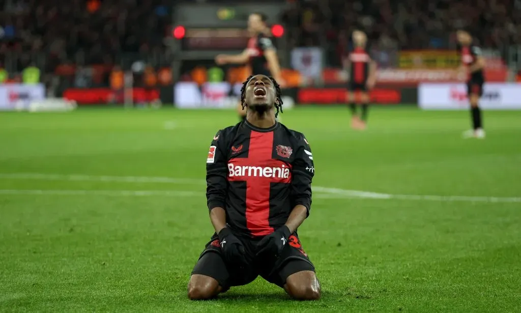 Frimpong comemorando gol pelo Leverkusen. (Photo by Lars Baron/Getty Images)