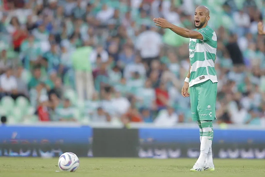 Dória em ação pelo Santos Laguna (Photo by Manuel Guadarrama/Getty Images)