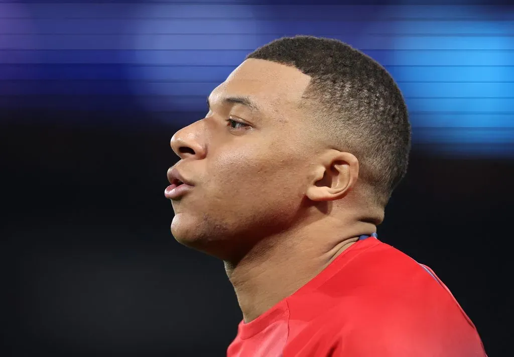 Mbappé deixará o PSG. (Photo by Alex Pantling/Getty Images)
