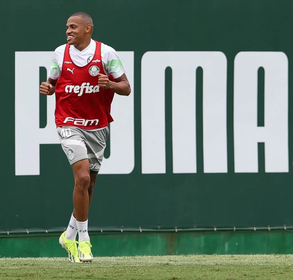 O jovem está afirmado no elenco principal com Abel Ferreira (Foto: Cesar Greco/Palmeiras/Divulgação)