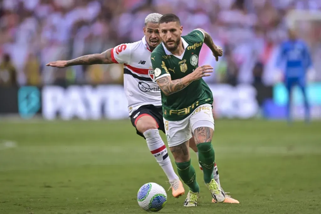 Zé Rafael (R) of Palmeiras  Palmeiras  (Photo by Pedro Vilela/Getty Images)