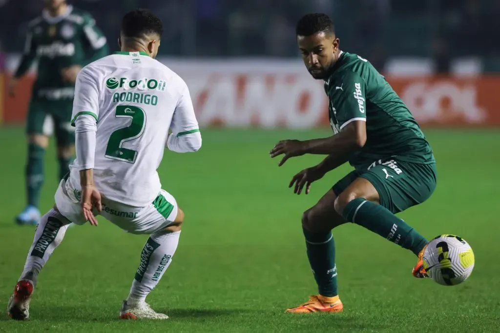 Jorge em ação contra o Juventude no Brasileirão. (Photo by Silvio Avila/Getty Images)