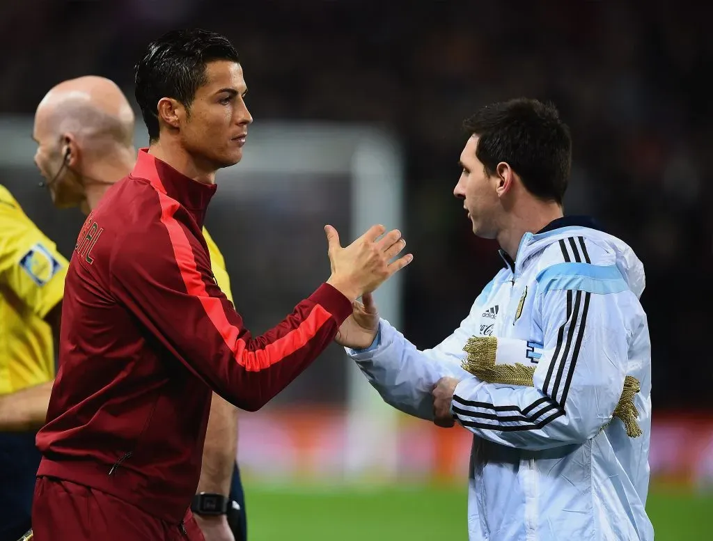 Cristiano Ronaldo e Messi .  (Photo by Laurence Griffiths/Getty Images)
