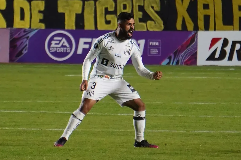 Felipe Jonatan do Santos (Photo by Javier Mamani/Getty Images)
