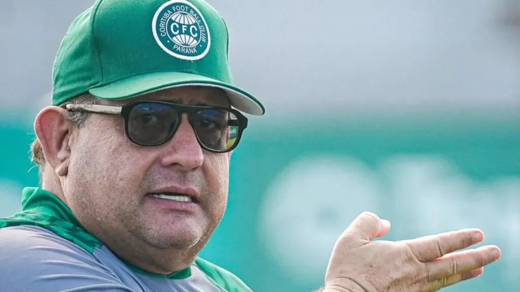 Técnico do Coritiba Guto Ferreira