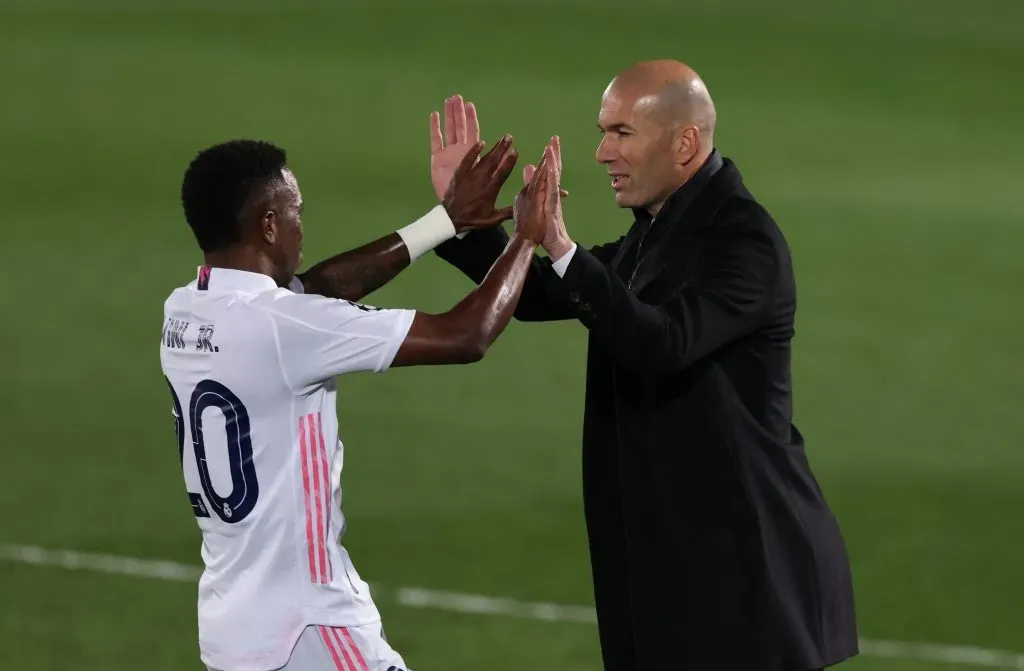 Vinícius Júnior celebrando gol com Zidane. (Photo by Angel Martinez/Getty Images)