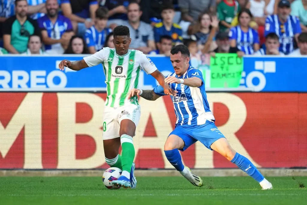Abner em ação contra o Alavés. (Photo by Juan Manuel Serrano Arce/Getty Images)