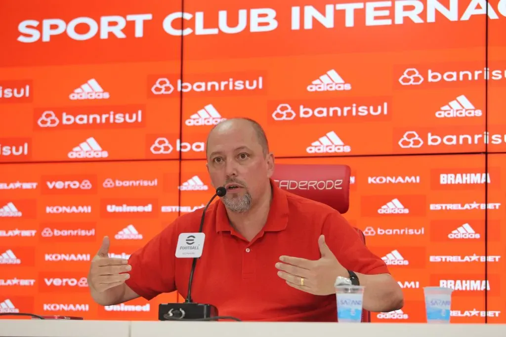 coletiva do presidente Alessandro Barcellos. Foto Ricardo Duarte/Internacional