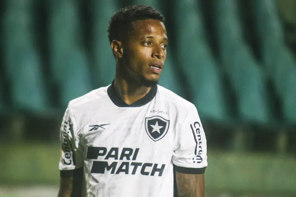 Jogador é titular no Glorioso. Foto: Gabriel Machado/AGIF