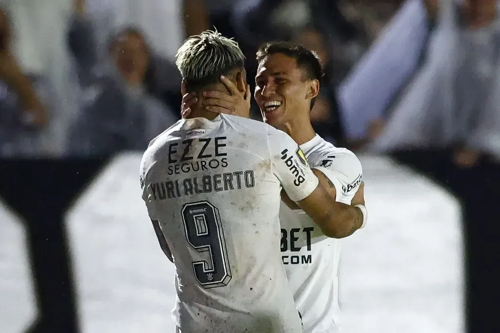 Yuri Alberto e Rojas. Foto: Thiago Calil/AGIF