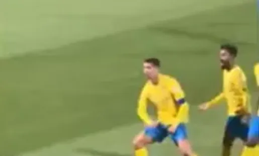 Cristiano Ronaldo faz gesto à torcida adversária. Foto: reprodução
